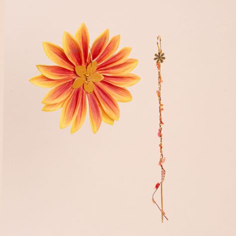Boucles asymétriques "TESS" fleur tiaré orangée